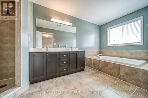 2037 Redstone Crescent, Oakville, ON - Indoor Photo Showing Bathroom