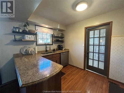 181 Oxley Drive, Chatham, ON - Indoor Photo Showing Kitchen With Double Sink