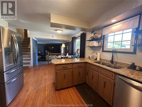 181 Oxley Drive, Chatham, ON - Indoor Photo Showing Kitchen With Double Sink