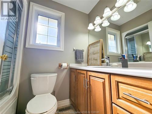 3 Frances Avenue, Chatham, ON - Indoor Photo Showing Bathroom