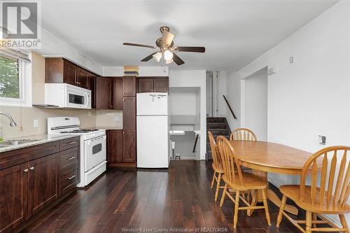 18 Pearl Street, Tilbury, ON - Indoor Photo Showing Kitchen