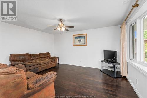 18 Pearl Street, Tilbury, ON - Indoor Photo Showing Living Room