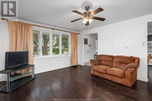 18 Pearl Street, Tilbury, ON - Indoor Photo Showing Living Room