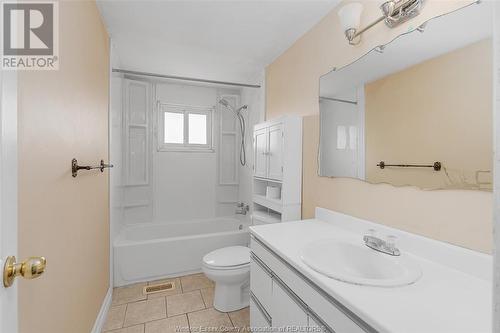 18 Pearl Street, Tilbury, ON - Indoor Photo Showing Bathroom