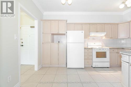 106 - 75 Treelawn Boulevard, Vaughan, ON - Indoor Photo Showing Kitchen