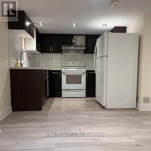 Bsmt - 15 Baby Pointe Trail, Brampton, ON - Indoor Photo Showing Kitchen