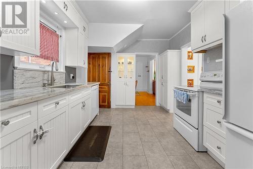 651 Jane Street, North Bay, ON - Indoor Photo Showing Kitchen