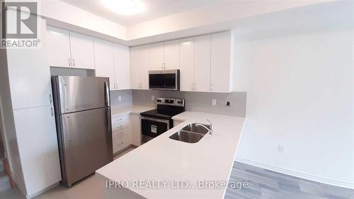 4 - 1150 Stroud Lane, Mississauga, ON - Indoor Photo Showing Kitchen With Double Sink