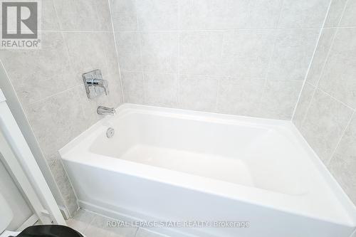 714 - 2490 Old Bronte Road, Oakville, ON - Indoor Photo Showing Bathroom