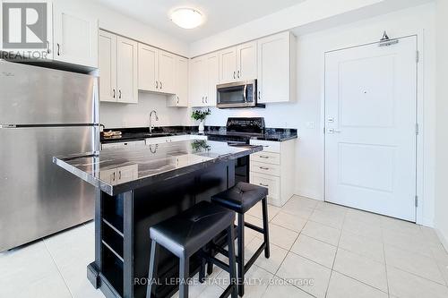 714 - 2490 Old Bronte Road, Oakville, ON - Indoor Photo Showing Kitchen