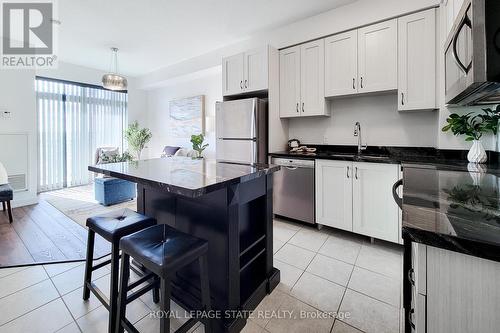 714 - 2490 Old Bronte Road, Oakville, ON - Indoor Photo Showing Kitchen