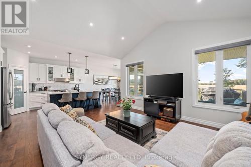 206 Leitch Street, Dutton/Dunwich (Dutton), ON - Indoor Photo Showing Living Room