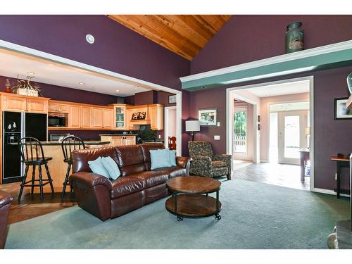 16118 40 Avenue, Surrey, BC - Indoor Photo Showing Living Room