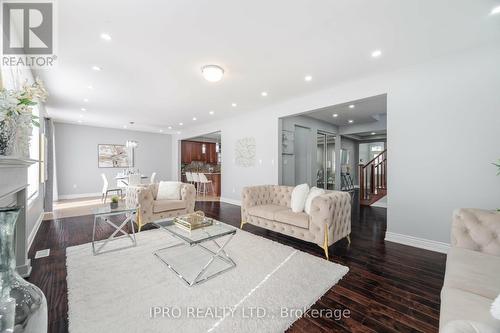 974 Seivert Place, Milton, ON - Indoor Photo Showing Living Room