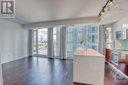 111 Champagne Avenue S Unit#811, Ottawa, ON - Indoor Photo Showing Kitchen