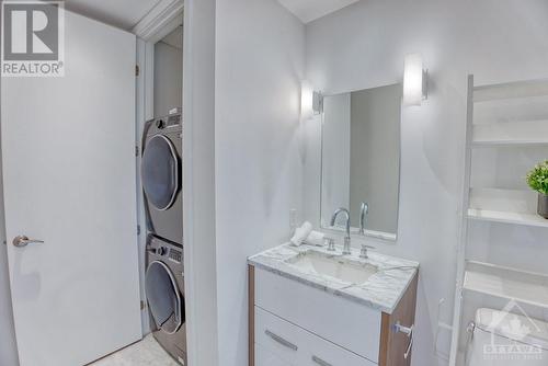 111 Champagne Avenue S Unit#811, Ottawa, ON - Indoor Photo Showing Laundry Room