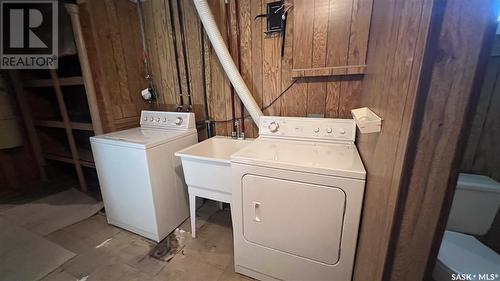 1802 97Th Street, North Battleford, SK - Indoor Photo Showing Laundry Room