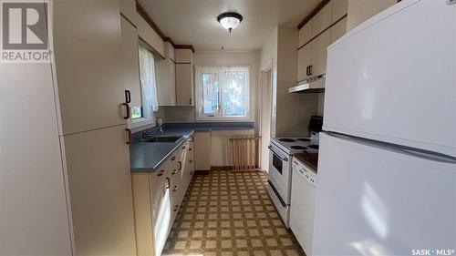 1802 97Th Street, North Battleford, SK - Indoor Photo Showing Kitchen