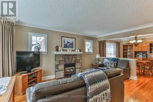 97 Huron Street, London, ON - Indoor Photo Showing Living Room With Fireplace