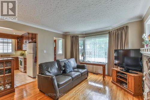 97 Huron Street, London, ON - Indoor Photo Showing Living Room