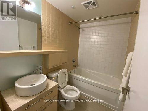 202 - 21 Carlton Street, Toronto, ON - Indoor Photo Showing Bathroom