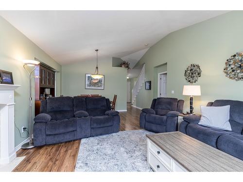 109 9208 208 Street, Langley, BC - Indoor Photo Showing Living Room