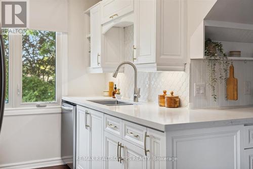 16 Duke Street, Whitby, ON - Indoor Photo Showing Kitchen