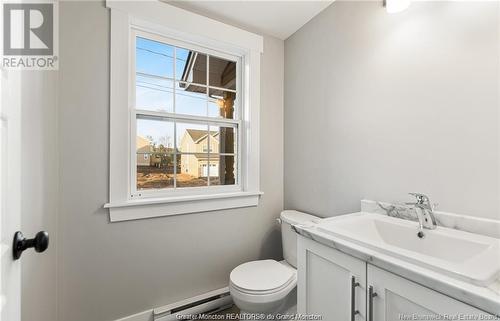 48 Rochefort, Dieppe, NB - Indoor Photo Showing Bathroom