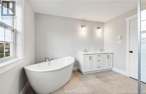 48 Rochefort, Dieppe, NB - Indoor Photo Showing Bathroom