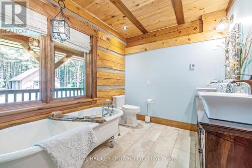 9209 Sideroad 27, Erin, ON - Indoor Photo Showing Bathroom