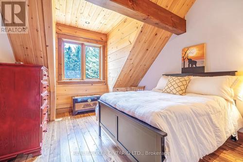 9209 Sideroad 27, Erin, ON - Indoor Photo Showing Bedroom