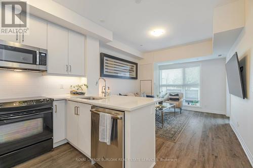 131 - 128 Grovewood Common, Oakville, ON - Indoor Photo Showing Kitchen With Upgraded Kitchen