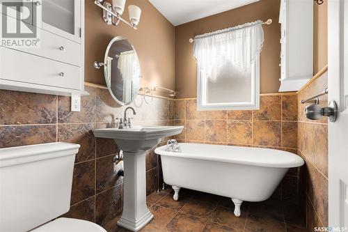 2700 Mackay Street, Regina, SK - Indoor Photo Showing Bathroom