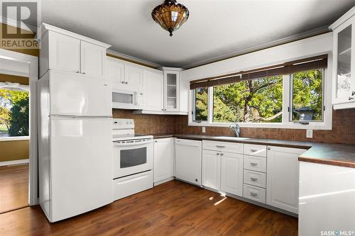 2700 Mackay Street, Regina, SK - Indoor Photo Showing Kitchen