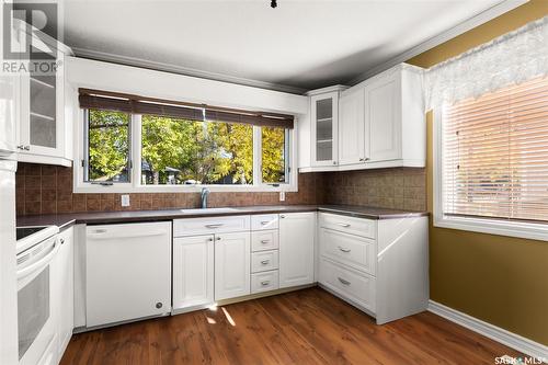 2700 Mackay Street, Regina, SK - Indoor Photo Showing Kitchen