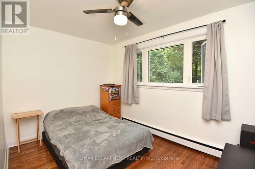 141 Reid Avenue S, Hamilton, ON - Indoor Photo Showing Bedroom