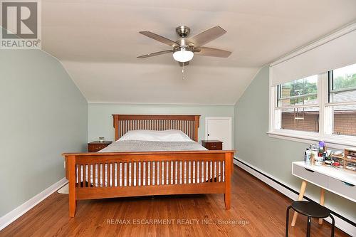 141 Reid Avenue S, Hamilton, ON - Indoor Photo Showing Bedroom