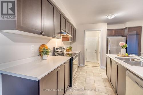 37 Blue Oak Street, Kitchener, ON - Indoor Photo Showing Kitchen With Stainless Steel Kitchen With Double Sink