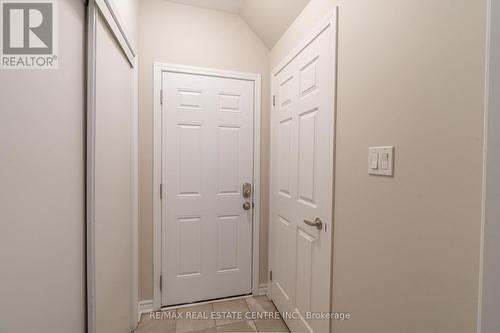 37 Blue Oak Street, Kitchener, ON - Indoor Photo Showing Other Room