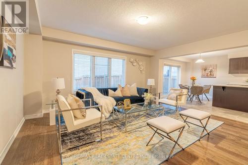 37 Blue Oak Street, Kitchener, ON - Indoor Photo Showing Living Room