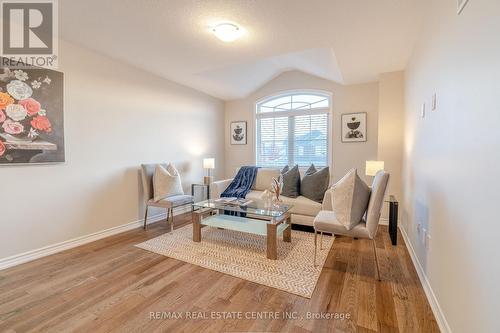 37 Blue Oak Street, Kitchener, ON - Indoor Photo Showing Living Room