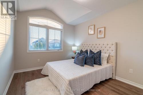 37 Blue Oak Street, Kitchener, ON - Indoor Photo Showing Bedroom