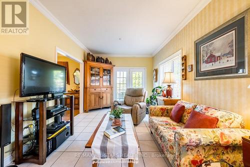 275 Waterbury Crescent, Scugog (Port Perry), ON - Indoor Photo Showing Living Room