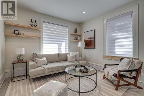 84 Ross Street, St. Thomas, ON - Indoor Photo Showing Living Room