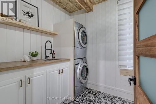 84 Ross Street, St. Thomas, ON - Indoor Photo Showing Laundry Room