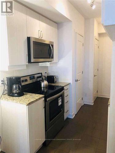 1712 - 9205 Yonge Street, Richmond Hill, ON - Indoor Photo Showing Kitchen