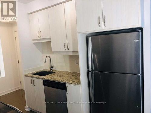 1712 - 9205 Yonge Street, Richmond Hill, ON - Indoor Photo Showing Kitchen With Upgraded Kitchen