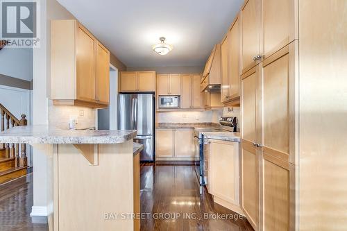 3439 Robin Hill Circle, Oakville, ON - Indoor Photo Showing Kitchen