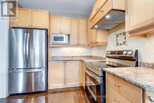 3439 Robin Hill Circle, Oakville, ON - Indoor Photo Showing Kitchen