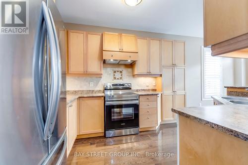 3439 Robin Hill Circle, Oakville, ON - Indoor Photo Showing Kitchen